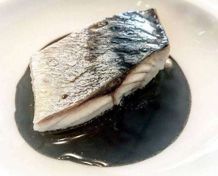 Verdel en salazón con salsa negra, en el menú de primavera 2019 en ‘Nerua'.