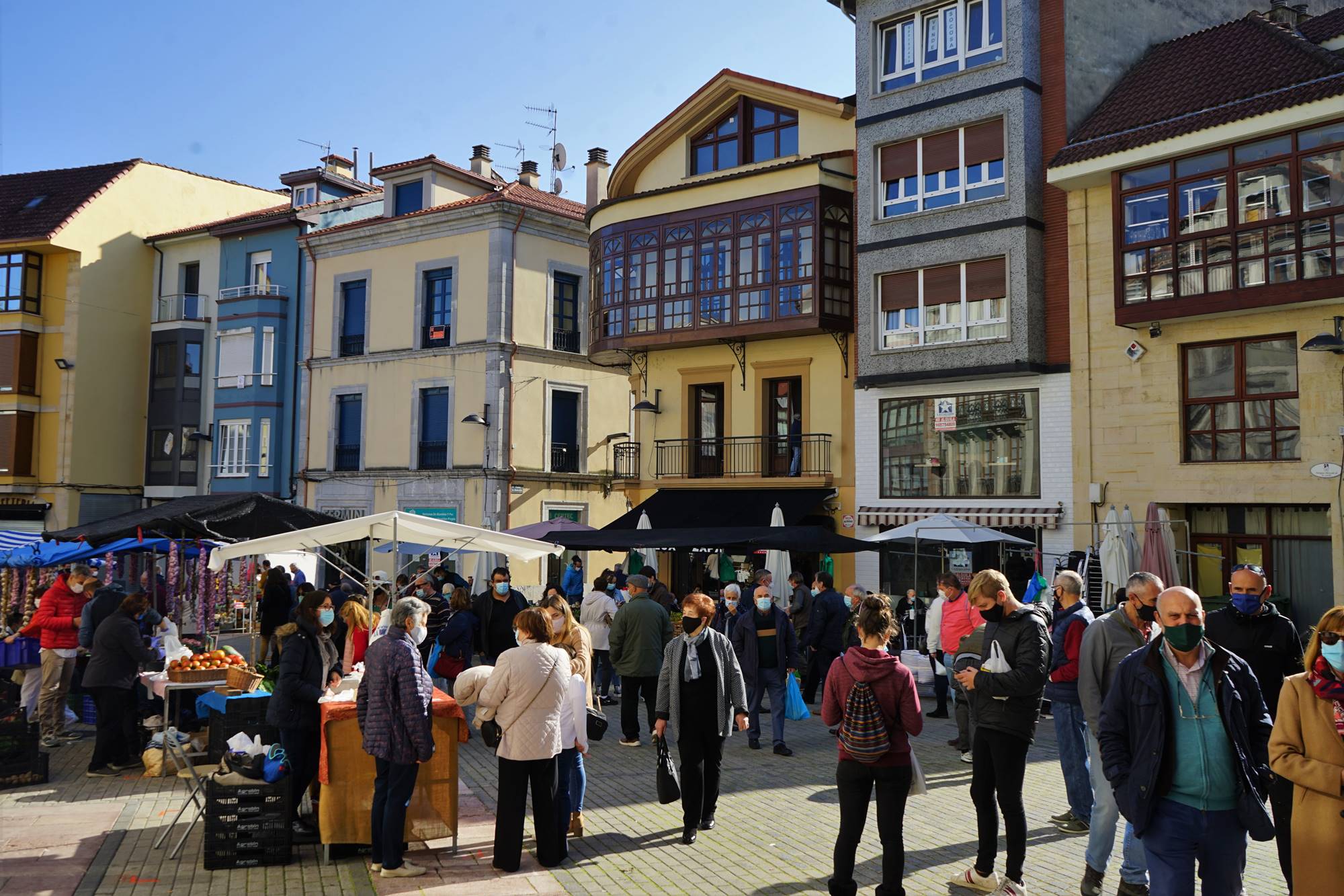 Un domingo cualquiera en el mercado de Asturias