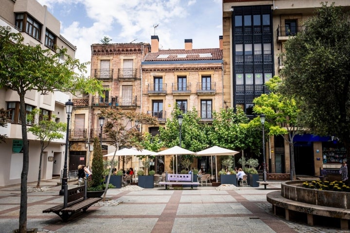 La terraza ocupa parte de la plaza del Olivo.