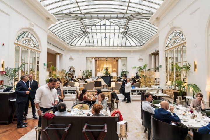 El 'afternoon tea' se sirve bajo a cúpula acristalada del Palm Court.