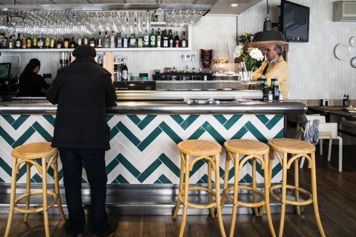 Los primeros en llegar al 'Trinquet' a la hora del "pequeño" almuerzo.