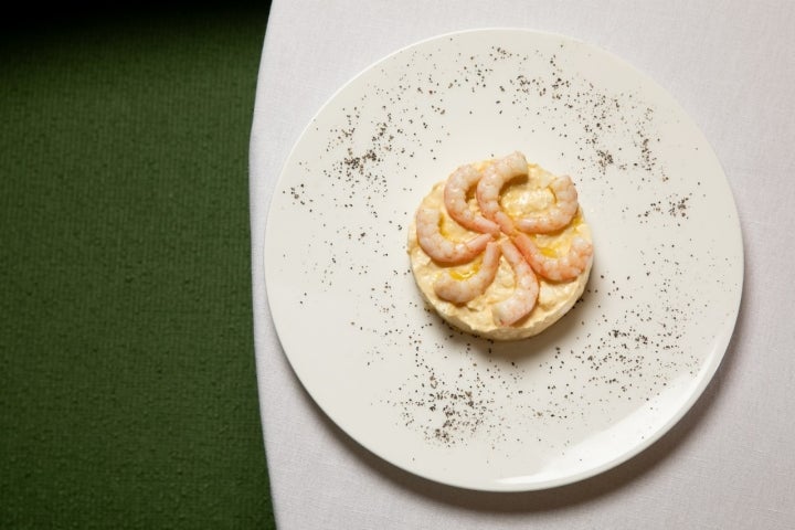 Ensaladilla rusa con gamba de Huelva.