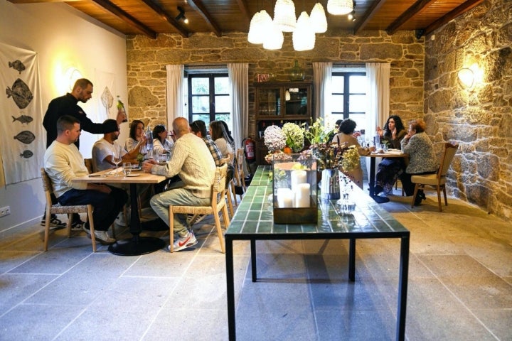 Comedor del restaurante Arrueiro (Laxe, A Coruña).