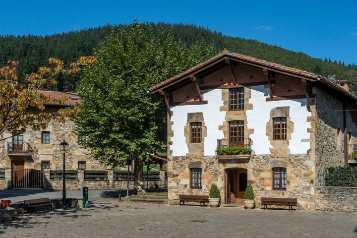 Fachada del Asador Etxebarri.