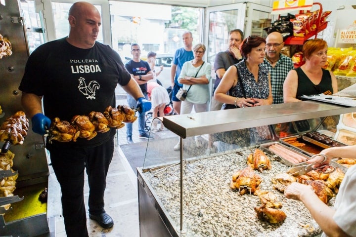 Además de pollos, también venden conejos o codornices.