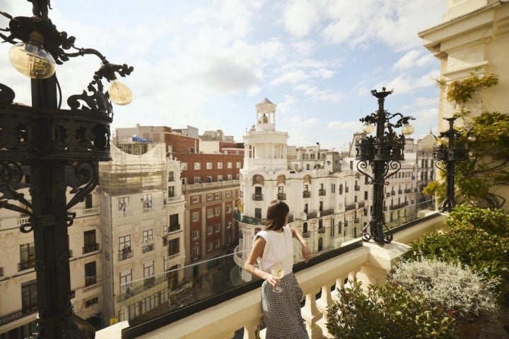 Un tardeo con vistas a la Gran Vía de Madrid.