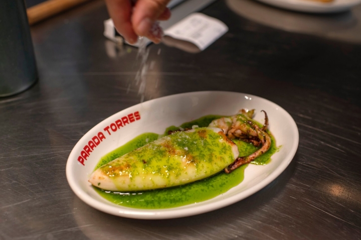 Calamares de anzuelo a la plancha con ajo y perejil