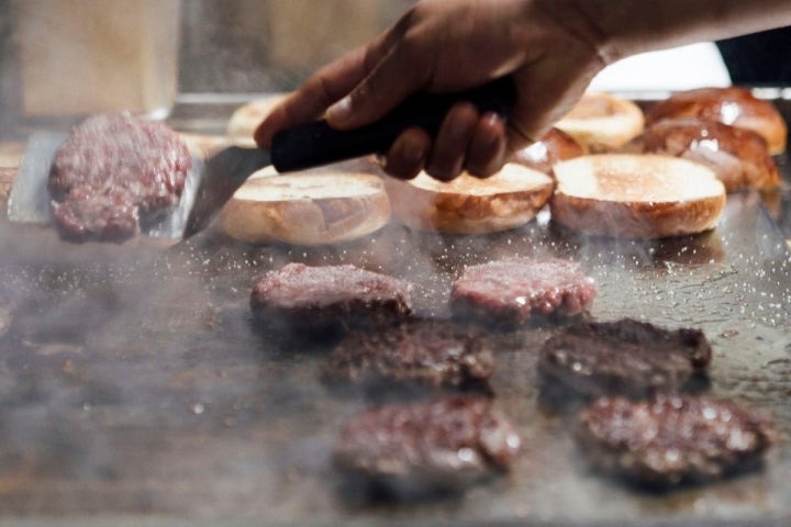 Carne gallega, madura y vieja es la que utilizan para las hamburguesas.