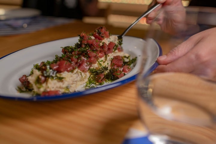 Ensaladilla rusa con atún.