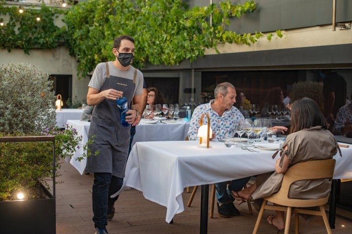 Cena de verano en bodega Recaredo: equipo de sala