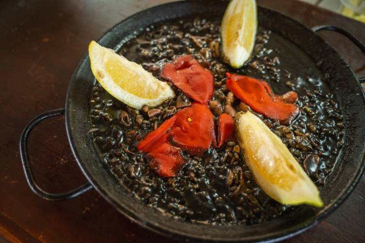 Chiringuito Bombadill (Isla Canela, Huelva) arroz negro