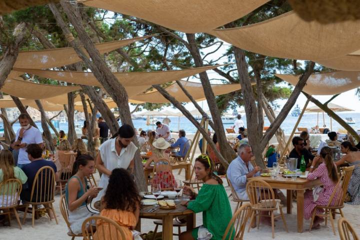Chiringuito 'Casa Jondal' (Ibiza): ambiente de clientes