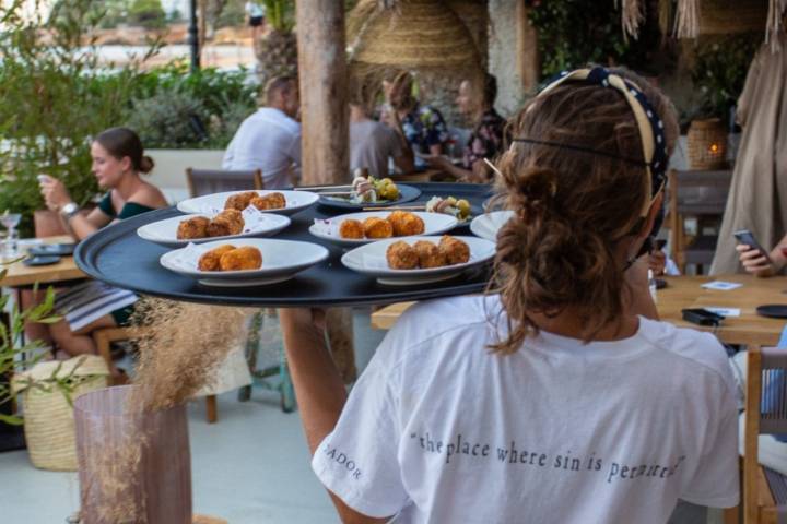 Chiringuito 'Pecador' (Ibiza): bandejas con comida