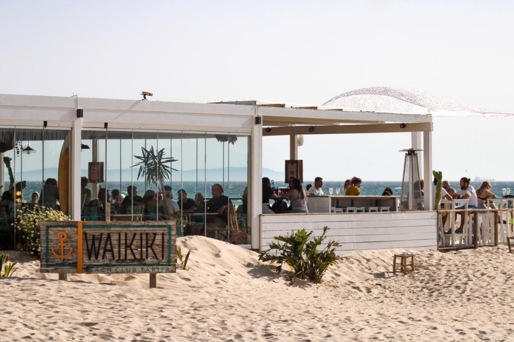 Oasis de surf, relax y buena mesa Oasis de surf, relax y buena mesa