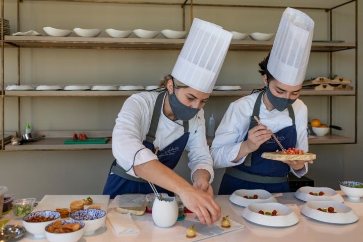 Después de 3 años en el cigarral, cocina y sala funcionan a la perfección.