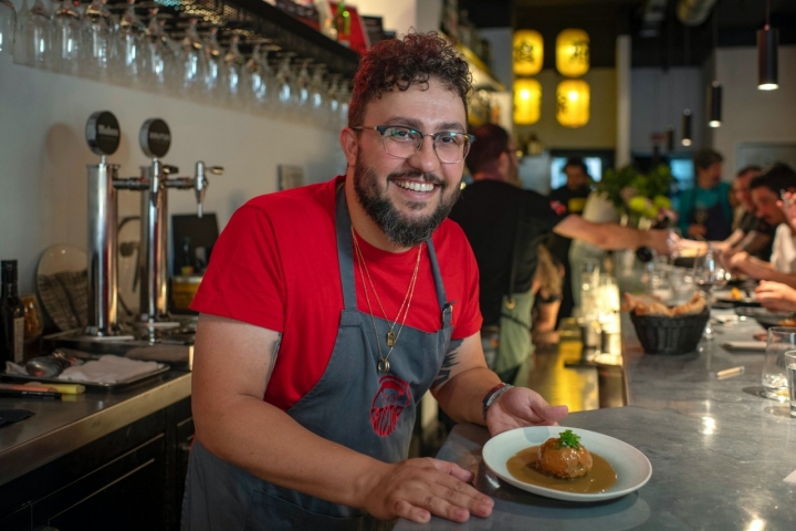 Melocotón relleno de carne de Gozar en la comida homenaje a Rosa Tovar.