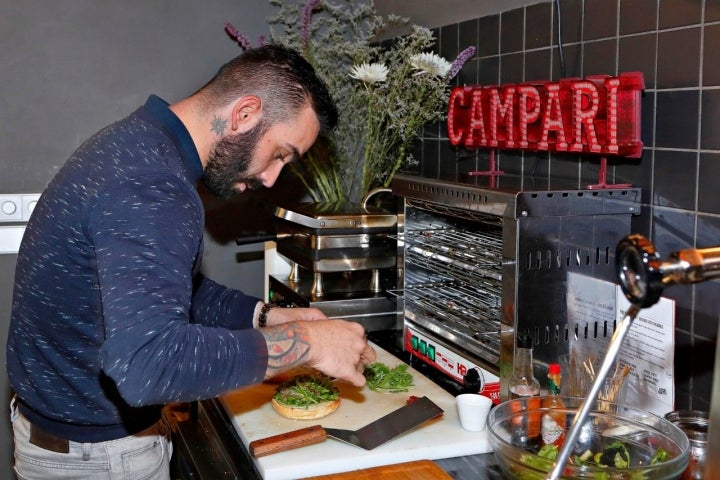 'Oficina 42' es un gastropub especializado en 'porchetta' y 'spritz'.