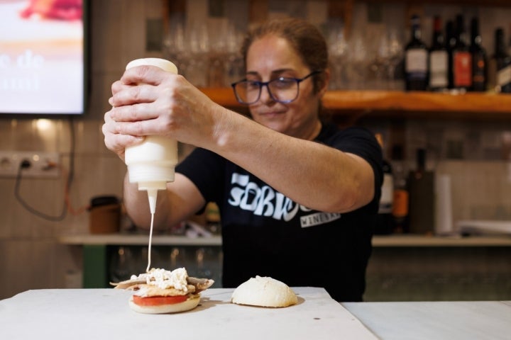 Caballa, tomate y toque de mahonesa, tres ingredientes que casan a la perfección..