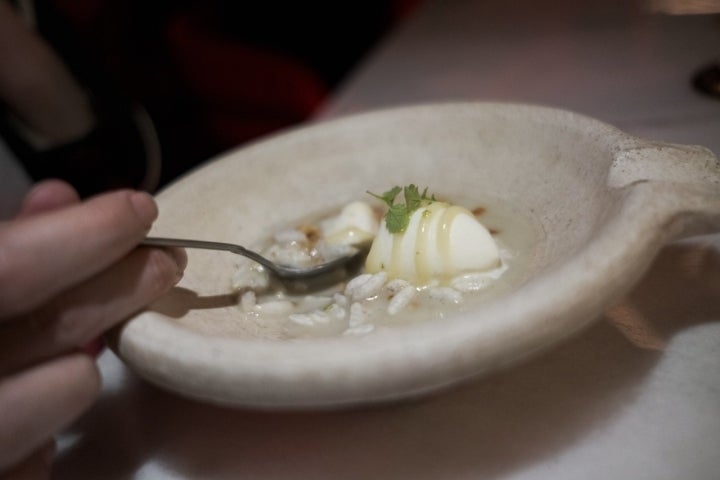 Arroz inflado, helado de yuzu, curry dulce.