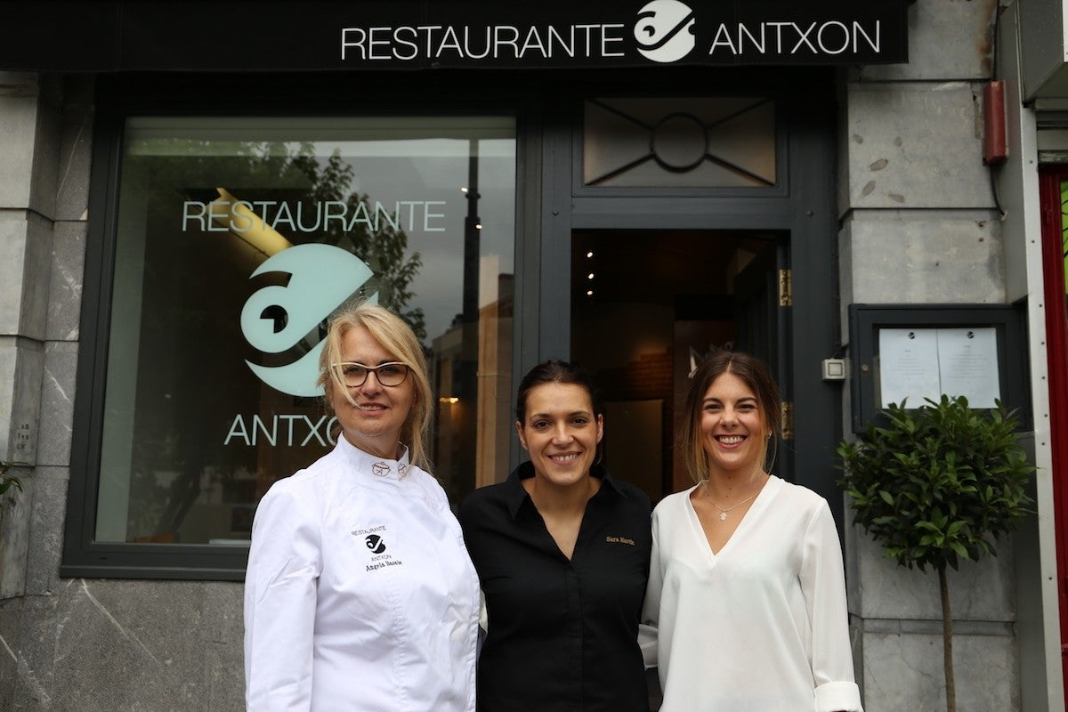 Aires femeninos junto a la frontera