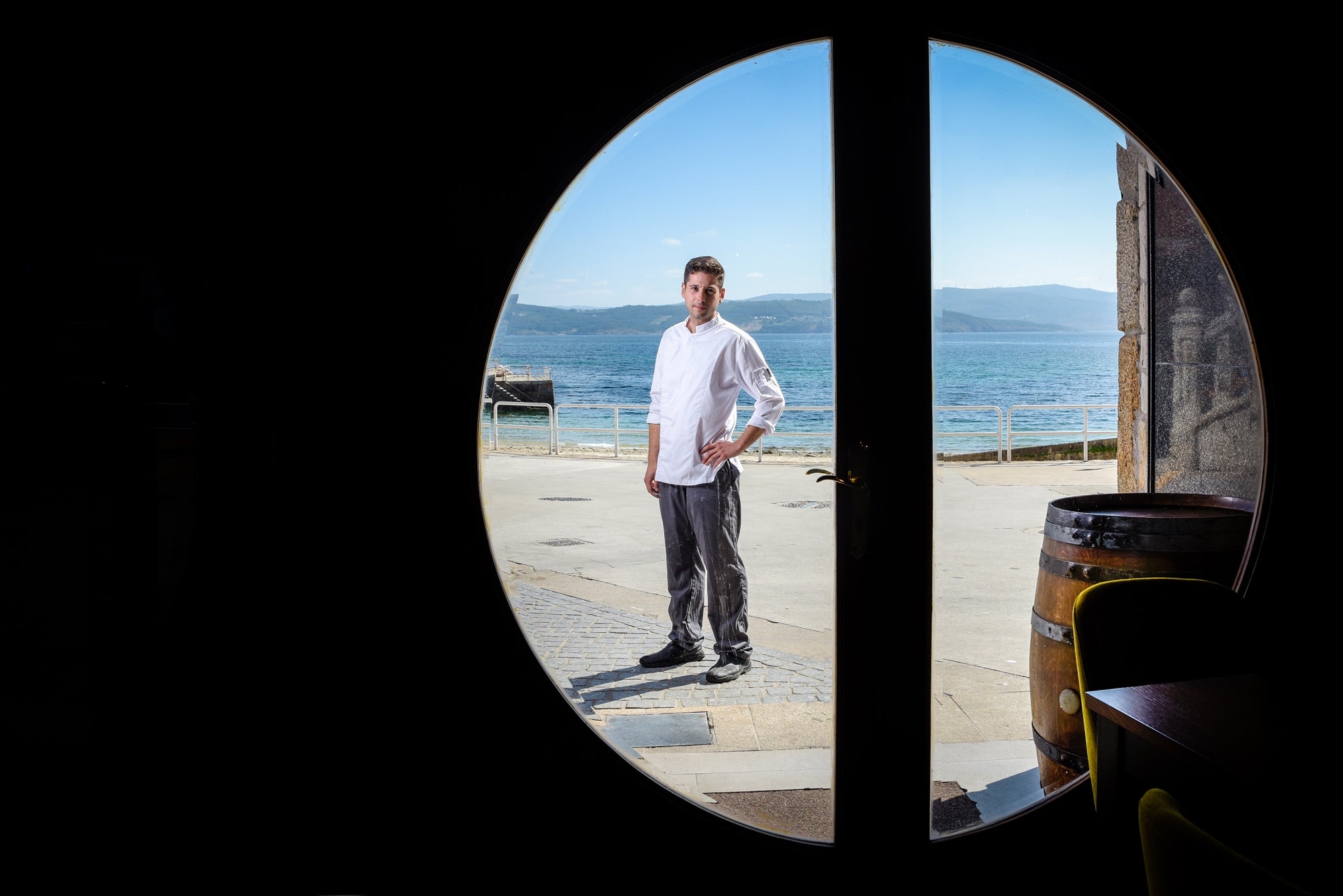 Ambiente gastronómico en Fisterra con marisco fresco