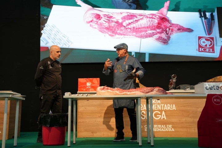 Juan Pedro Alonso explicó las diferencias de grasa y sabor de cada pieza del cerdo.