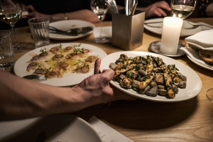 Navajas gallegas y dorada semicurada.