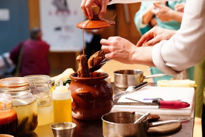 Las ponencias fueron acompañadas de cocina en vivo. Foto: Foro Internacional del Ibérico