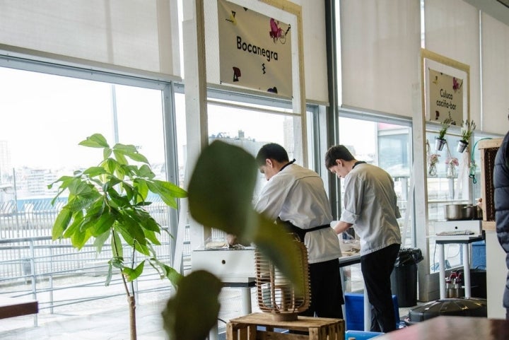 Los cocineros de Bocanegra, manos a la obra. Foto: Fórum Gastronómica.