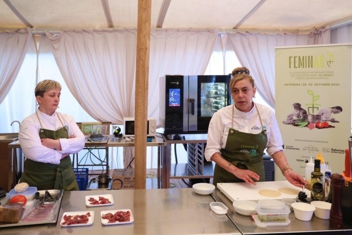 Las cocineras asturianas Mirta Rodríguez y Mary Fernández.