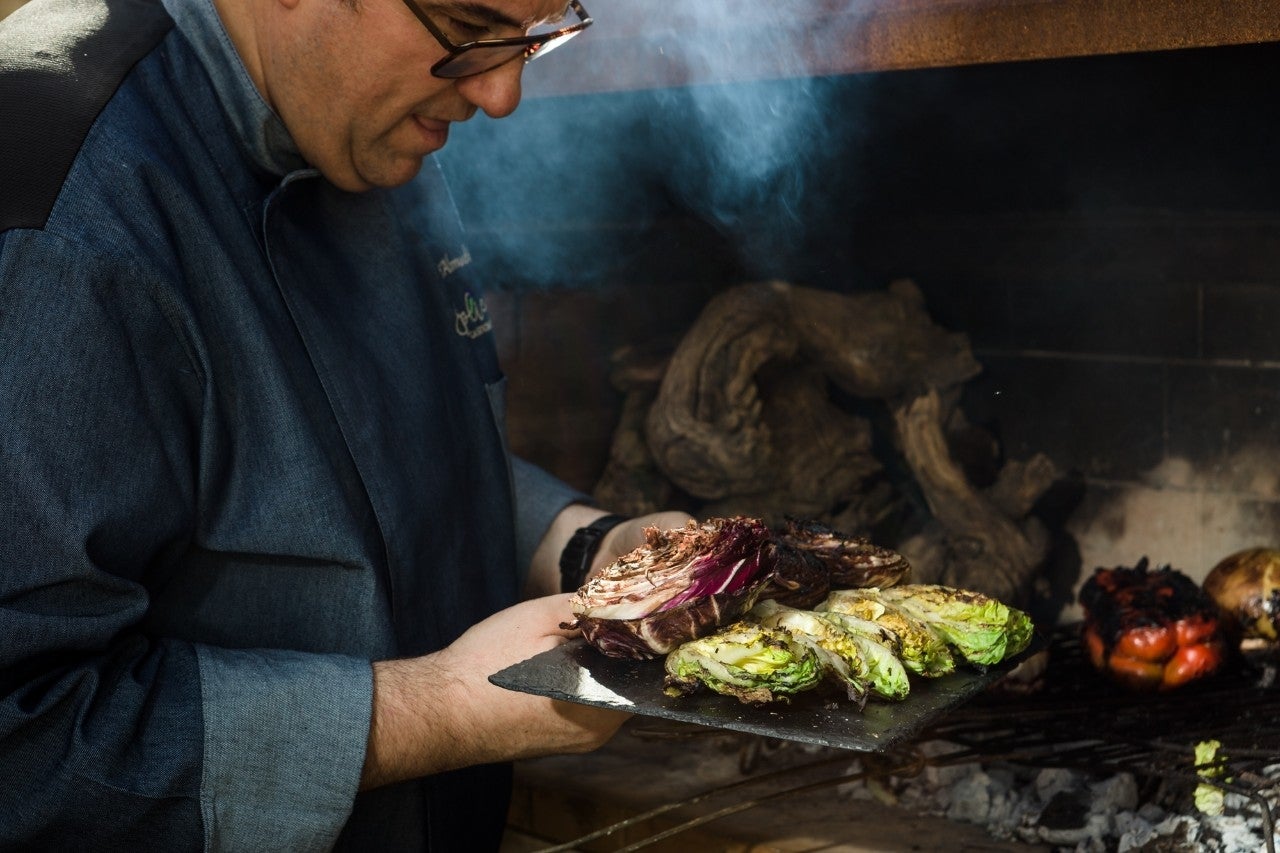 Jesús ha estudiado el comportamiento de cada verdura cuando pasa por la parrilla.