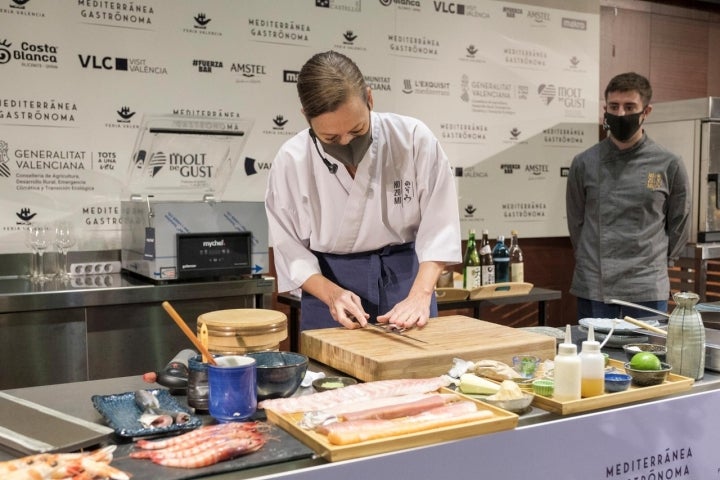 Nuria Morell del restaurante 'Nozomi' reseñó la riqueza del mar Mediterráneo a través de sus nigiris. Foto: Gastrónoma.