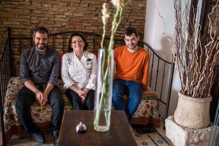 Charo Carmona junto a sus hijos, regalando siempre una sonrisa. Foto: Alfredo Cáliz