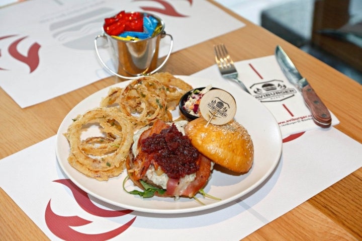 Si te gusta el queso cabrales, esta es tu hamburguesa: La 'Picos de Europa'.