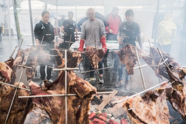 Tolosa se llenó de parrillas para Haragi. En la imagen, el asado de Felicitas Pizarro.