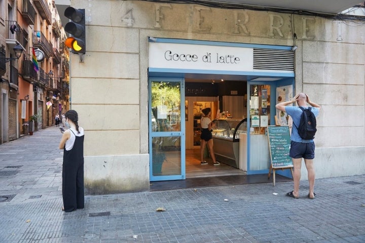 fachada heladeria gocce di latte barcelona