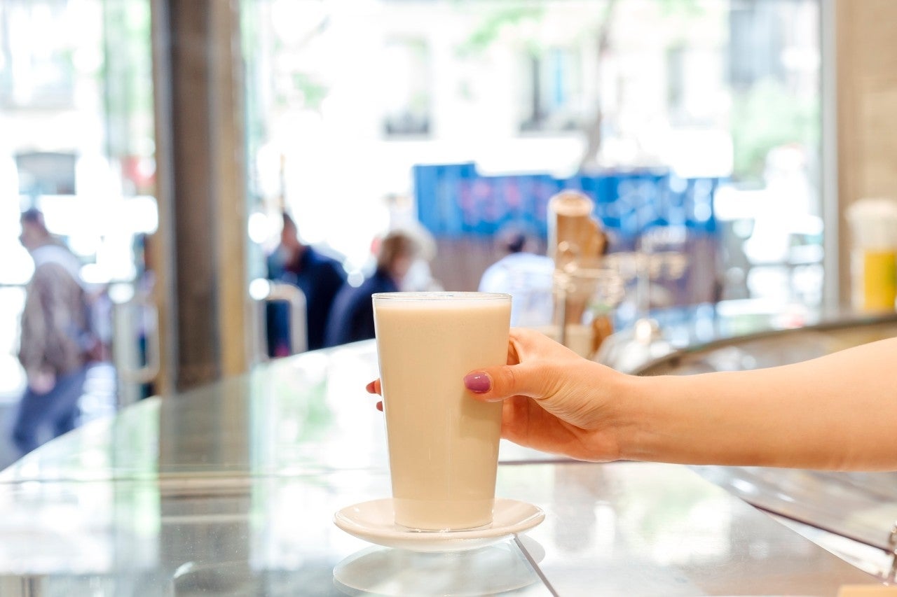 La 'Horchatería-Heladería Alboraya' es de los pocos locales de Madrid en los que probar horchata fresca.