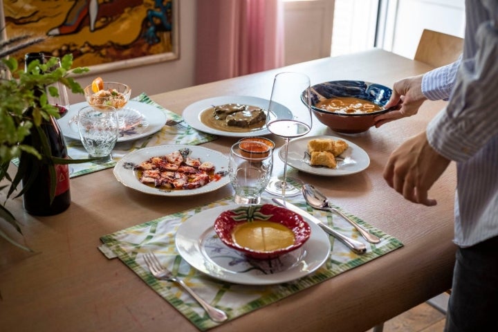 No dejes de servirlo en vajilla cuando lo vayas a degustar.