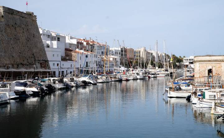 La historia del 'Café Balear' y, por tanto, de la familia Caules está unida a Ciutadella y a su puerto.