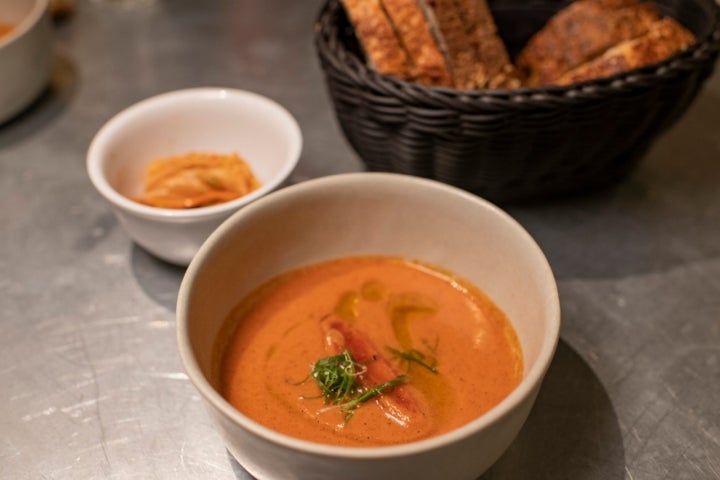 CHEF PABLO LOPEZ. Gazpacho de tomates quemados con pan de Panic