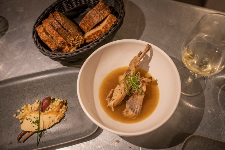 CHEF PABLO LOPEZ. Pollo escabechado con ensalada de alubias y conejo escabechado