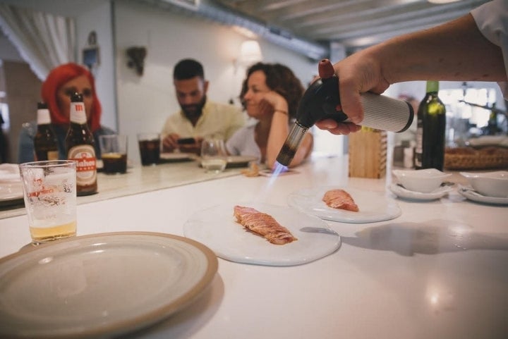 Algunas de las tapas se terminan en la barra.