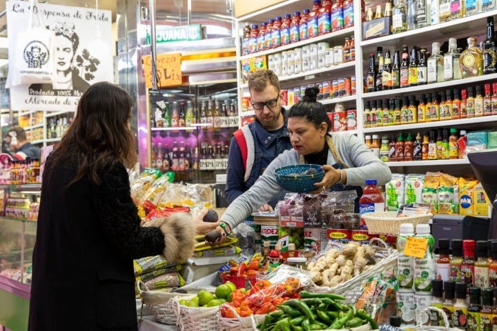 Michel y Manolo sirven a varios cocineros de Valencia.