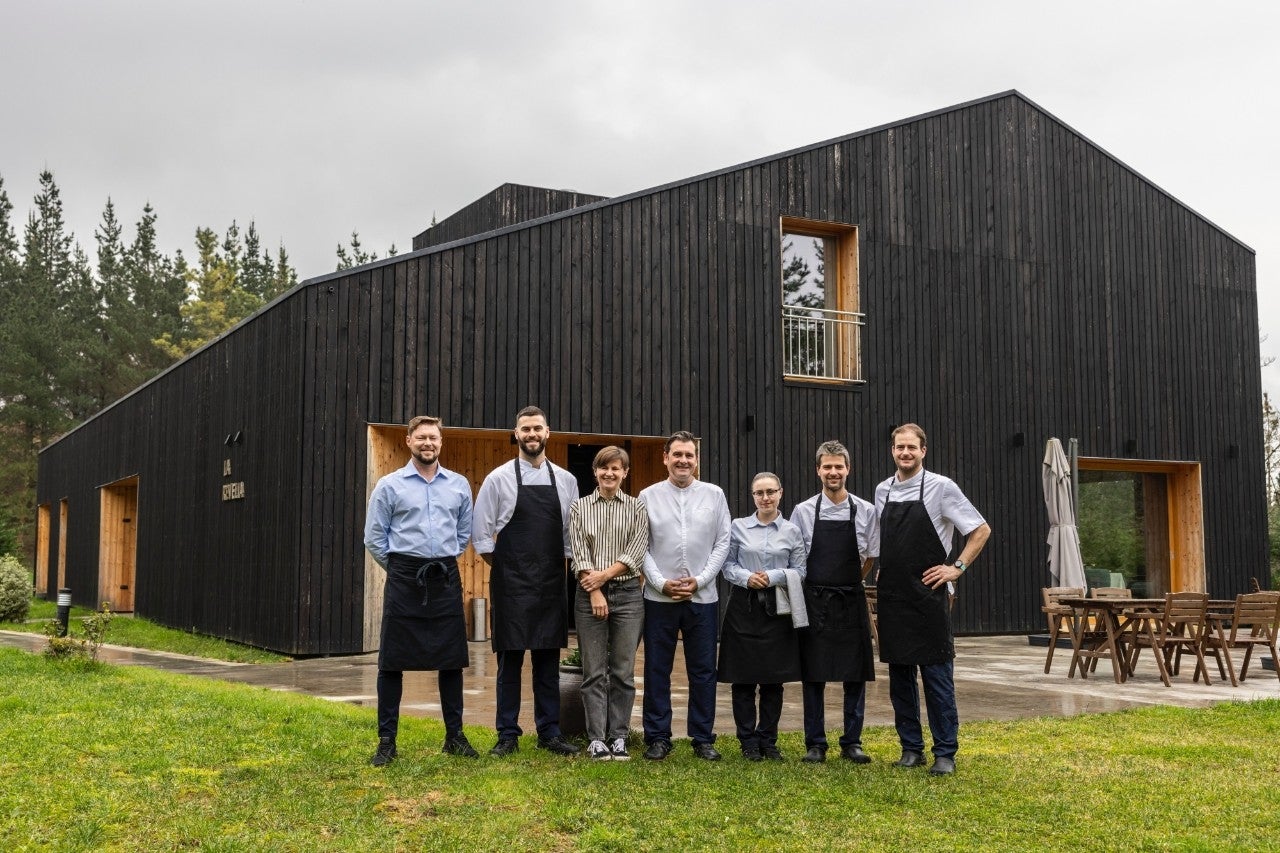 La cocina de 'La Revelía' se inspira en el entorno.