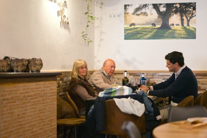 Una taberna con clientes fieles.