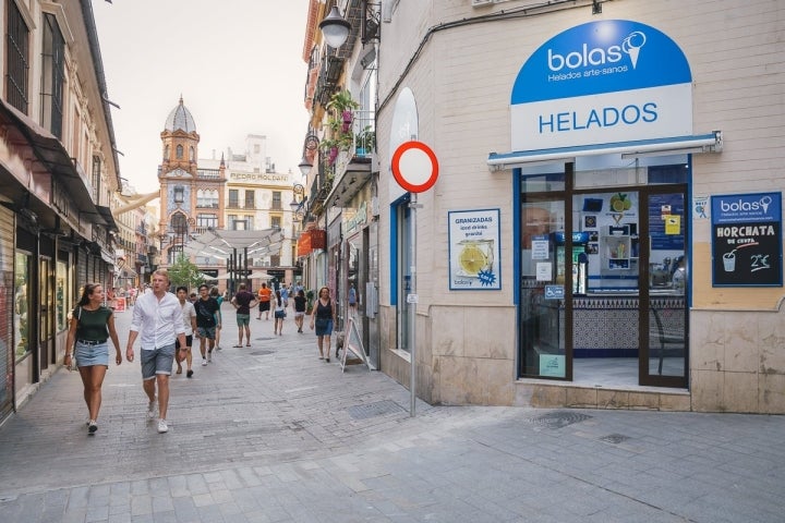 En la Cuesta del Rosario, en pleno corazón de la ciudad.