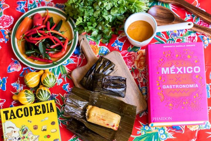 Tanto 'Tacopedia', de Deborah Holtz y Juan Carlos Mena como 'México Gastronomía', de Margarita Carrillo, están editados por Phaidon.