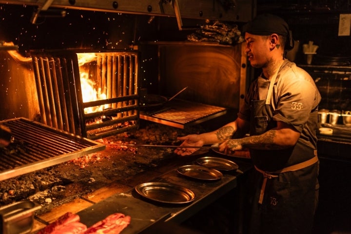 Las brasas son las protagonistas de este restaurante.