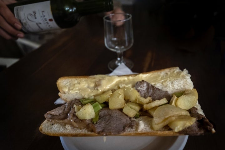 El superventas del 'Don Jamón' es el de secreto con patatas, salsa de mostaza y miel.