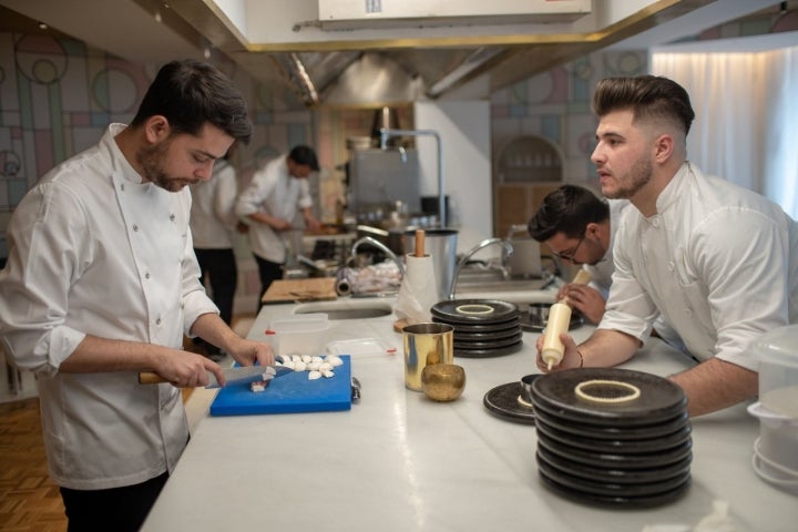 Toda la cocina de Lú -excepto la repostería- se hace en la misma sala.